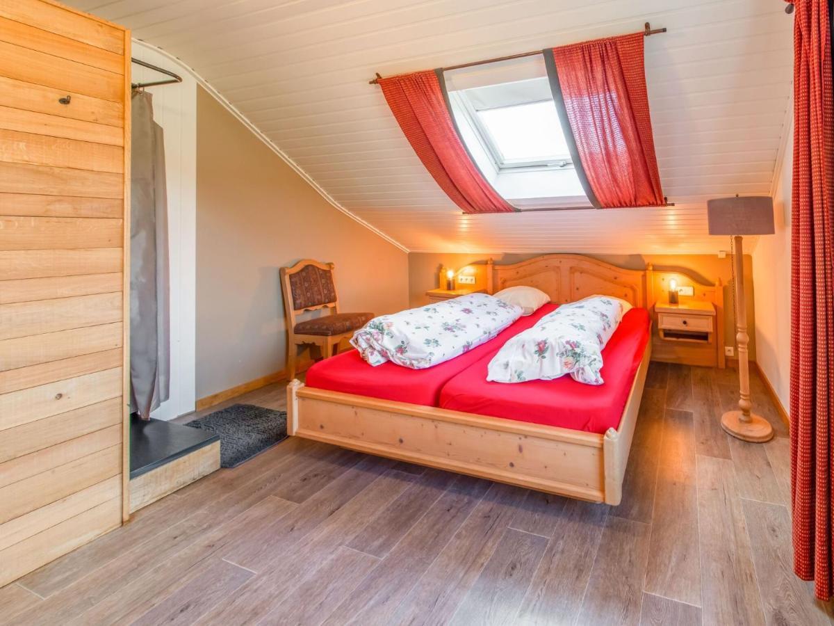Luxurious House With Sauna In A Farm In Bastogne Exteriör bild